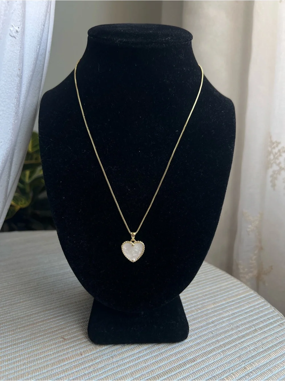 🩷-Gold Heart Pendant Necklace with White swirly Stone